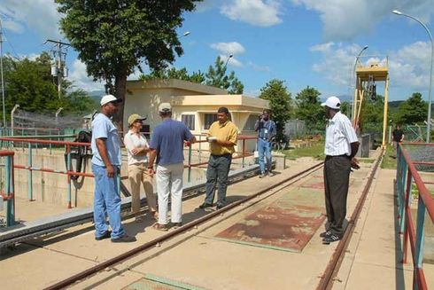 Group of people standing on a track with rails. Finance - Inter-American Development Bank - IDB