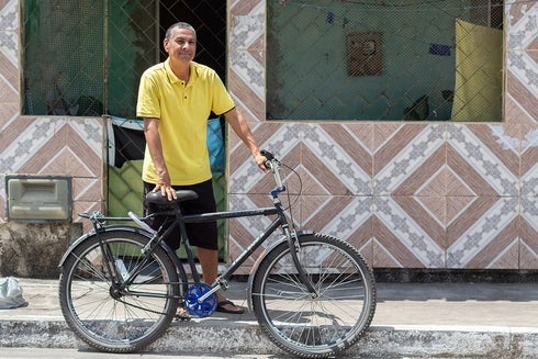 Man holding a bike - Financial Development - Inter American Development Bank - IDB