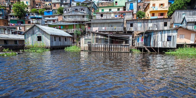 A group of houses by water. Environment - Inter-American Development Bank - IDB