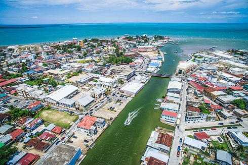 A water way with buildings and boats in it. Environment and Development - Inter-American Development Bank - IDB