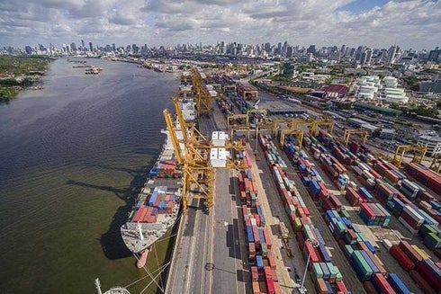 A container ship in a port. Public finances - Inter-American Development Bank - IDB