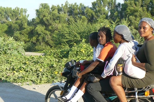 public-sector-IDB-people-on-bike