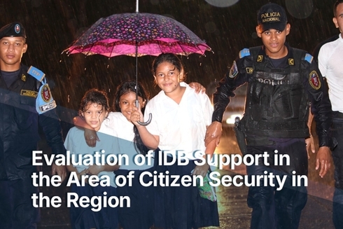 Children smiling with a police - OVE - Inter American Development Bank - IDB
