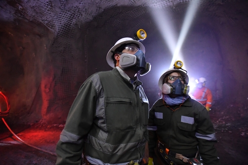 People working in a coal mine - Energy - Inter American Development Bank - IDB