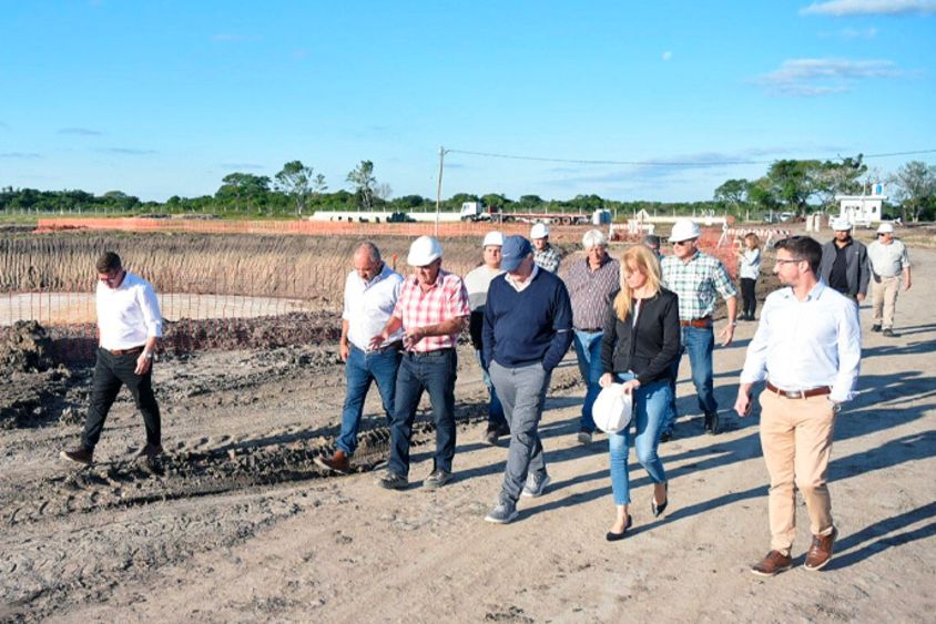 Profesionales inspeccionando una obra en construcción. Agua y Desarrollo sostenible - Banco Interamericano de Desarrollo - BID