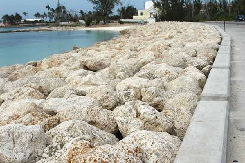 Large white rocks on a beach. Development - Inter-American Development Bank - IDB