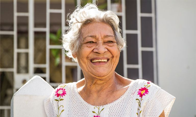 Senior lady smiling at the camera. Pension and Social Development - Inter-American Development Bank - IDB
